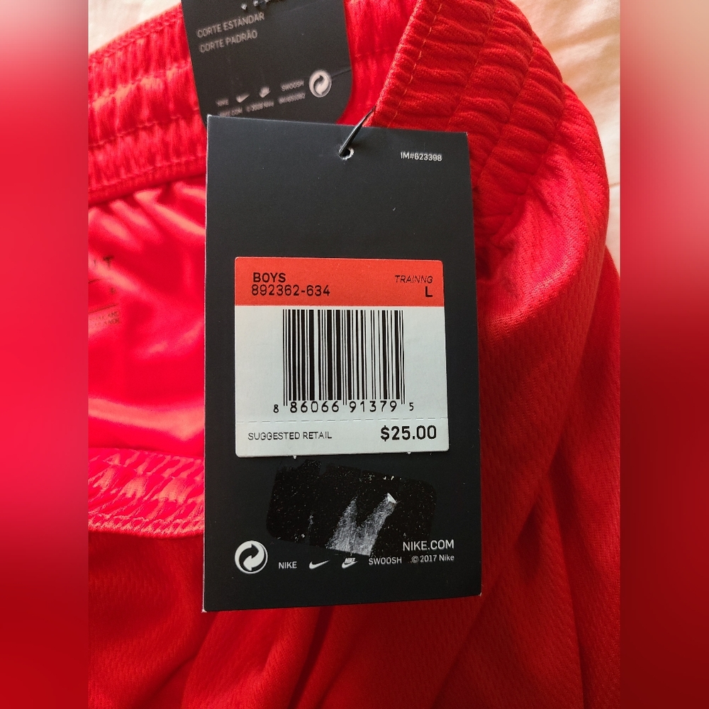 NWT! Nike Boys shorts - Picture 7 of 8